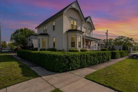 Spacious Upstairs 1Bed- Walking Distance To Beach Outlet Mall Michigan City Eksteriør billede