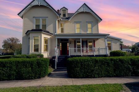 Spacious Upstairs 1Bed- Walking Distance To Beach Outlet Mall Michigan City Eksteriør billede
