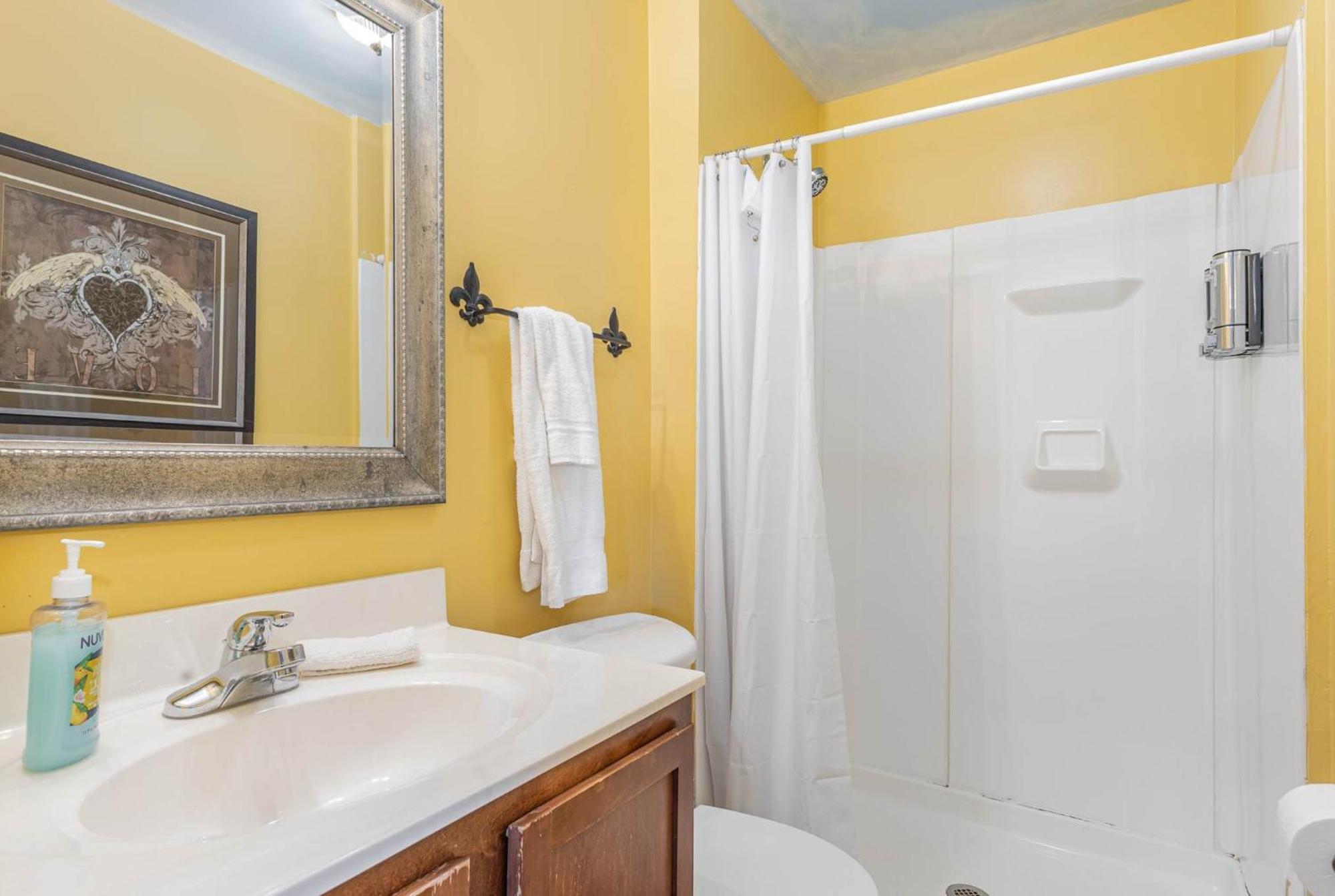 Spacious Upstairs 1Bed- Walking Distance To Beach Outlet Mall Michigan City Eksteriør billede