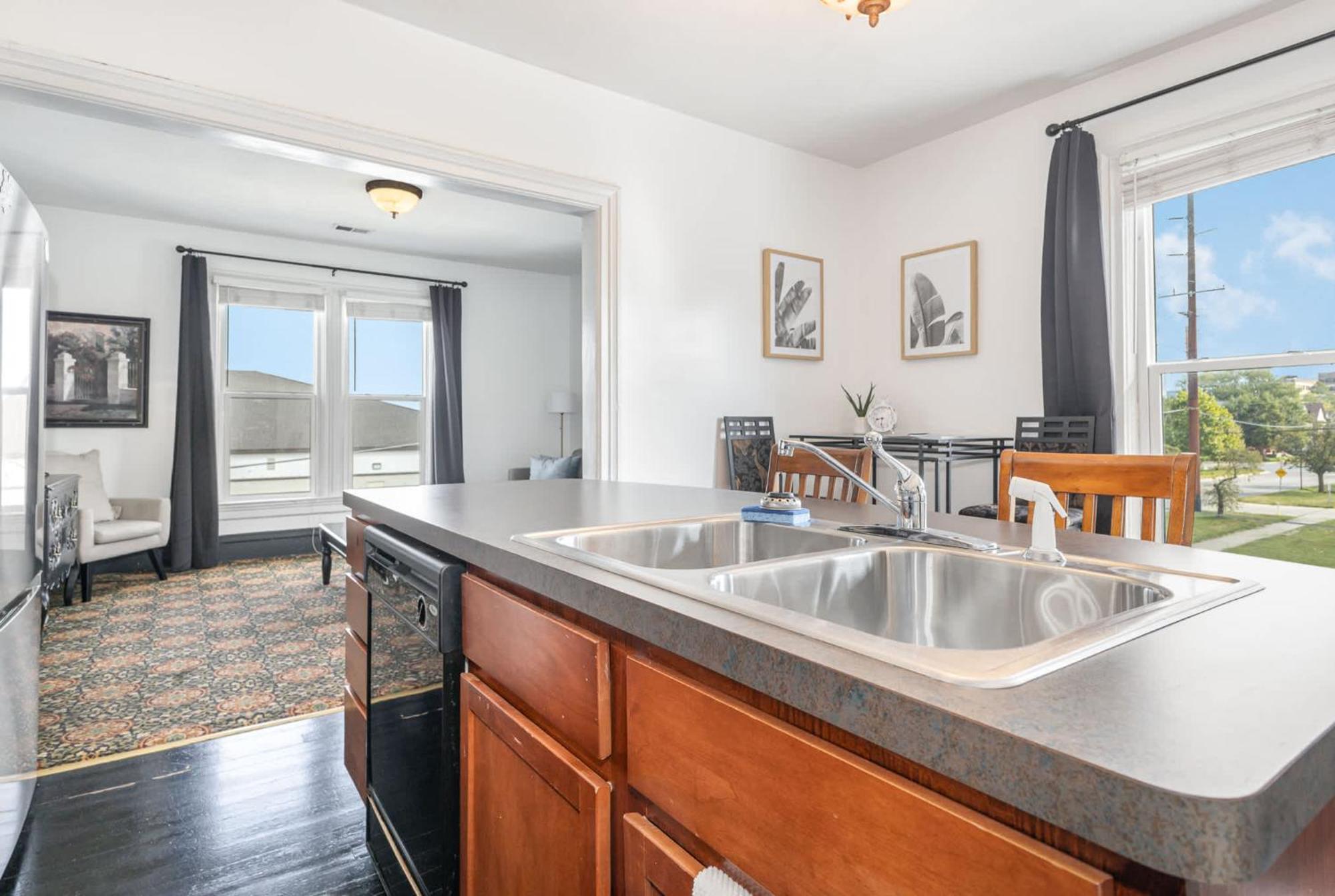 Spacious Upstairs 1Bed- Walking Distance To Beach Outlet Mall Michigan City Eksteriør billede