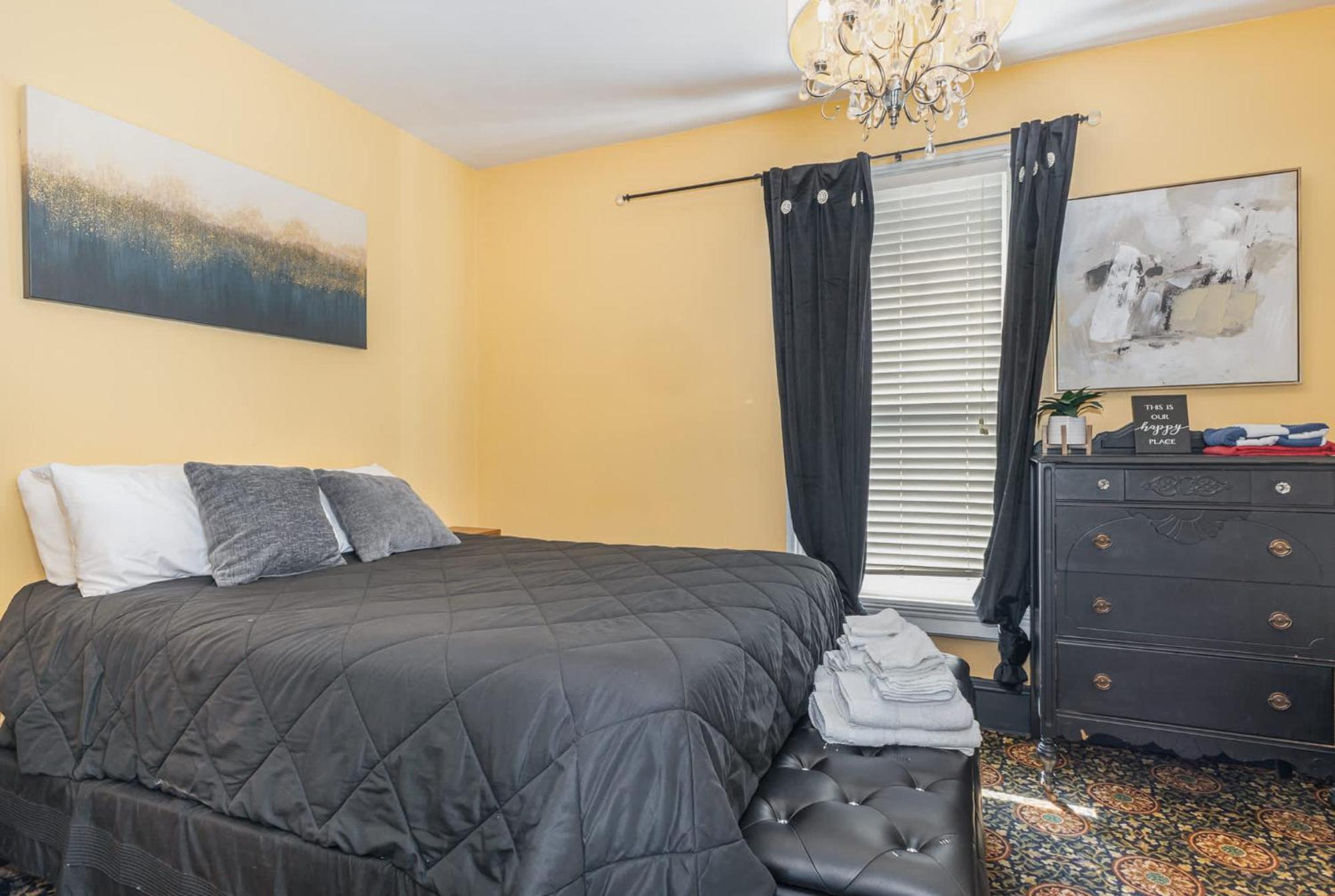Spacious Upstairs 1Bed- Walking Distance To Beach Outlet Mall Michigan City Eksteriør billede