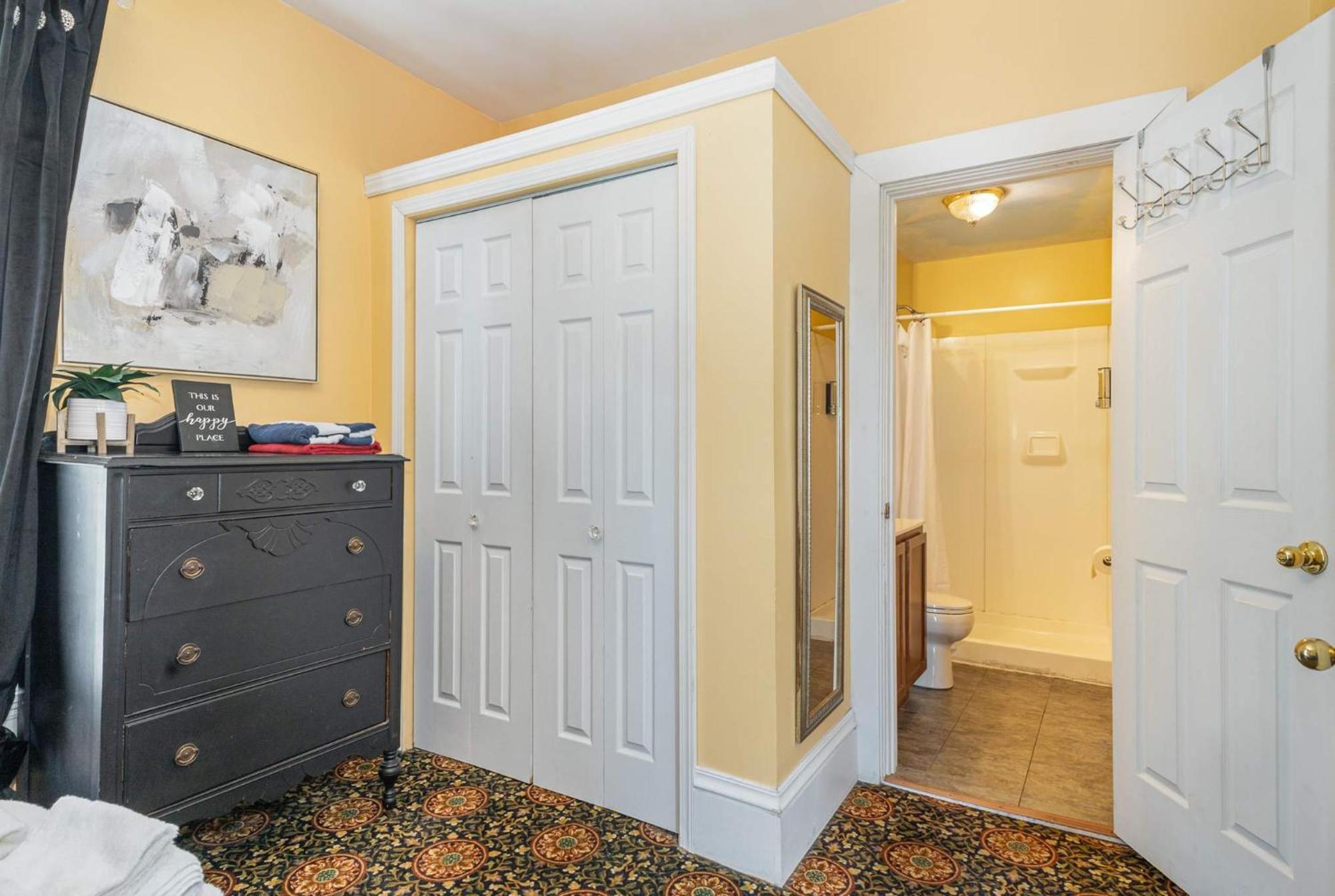 Spacious Upstairs 1Bed- Walking Distance To Beach Outlet Mall Michigan City Eksteriør billede